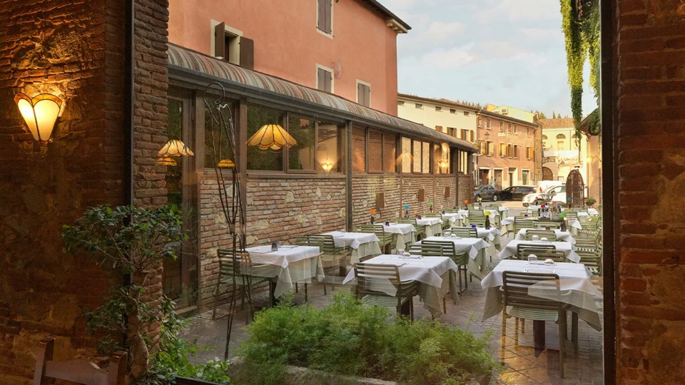 how-to-style-your-restaurant-outdoor-seating
