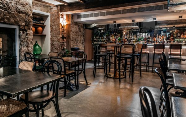 selecting-the-perfect-bar-and-counter-stools-for-your-space