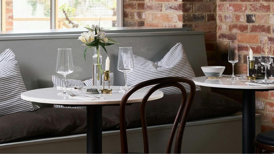 top-table-styles-for-modern-hospitality-venues