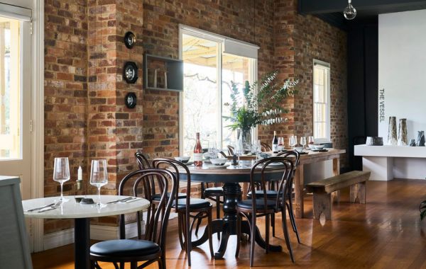 top-table-styles-for-modern-hospitality-venues